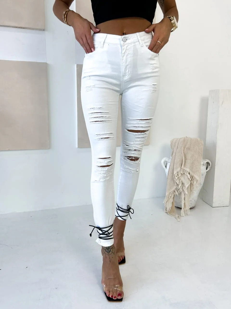 Spodnie z dziurami po całości białe 133 (Wariant rozmiar + kolor: L; Kolor: Biały)