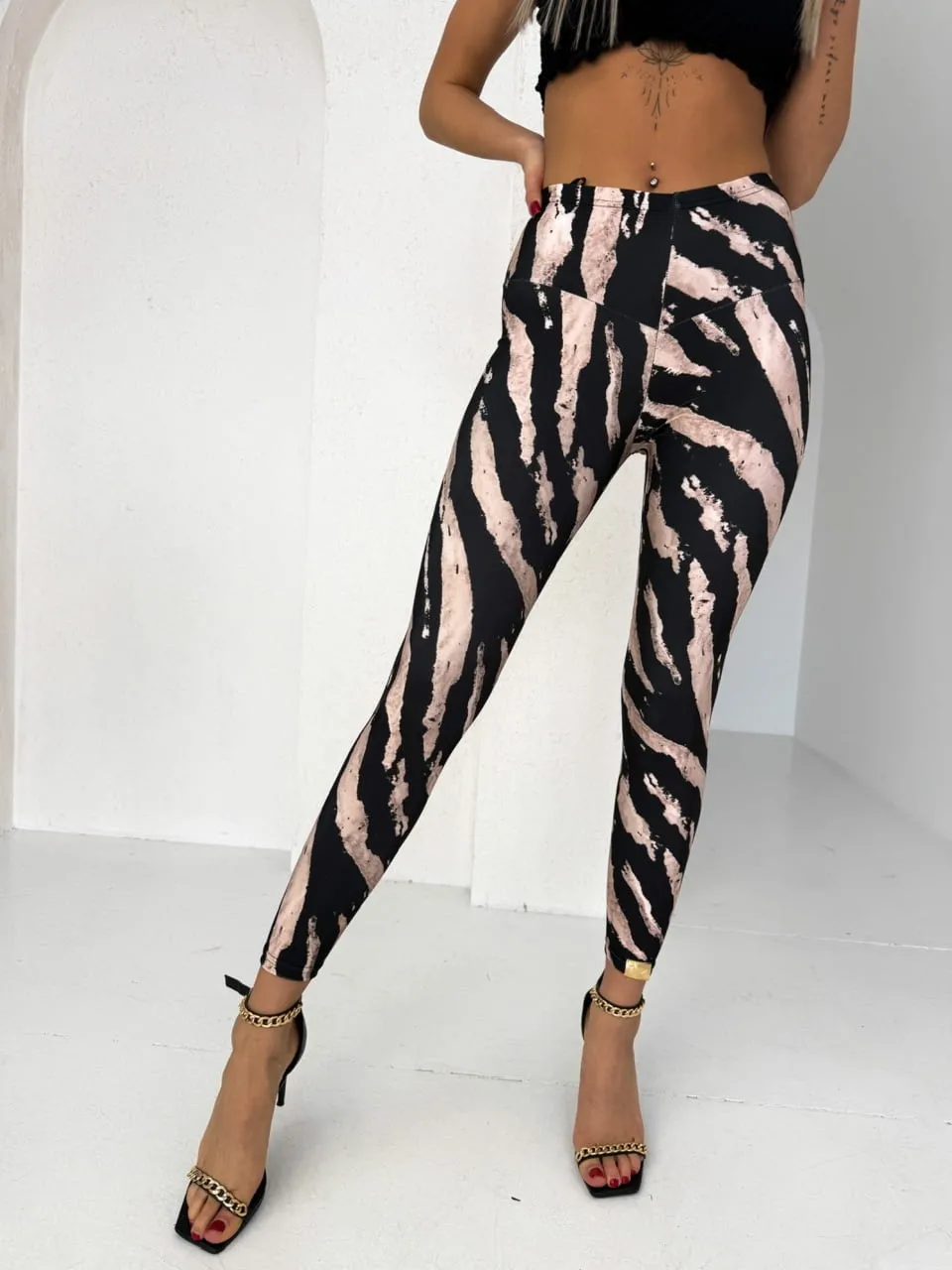Spodnie legginsy z push up zebra Shaggy 44 (Wariant rozmiar + kolor: M/L; Kolor: Brązowy)