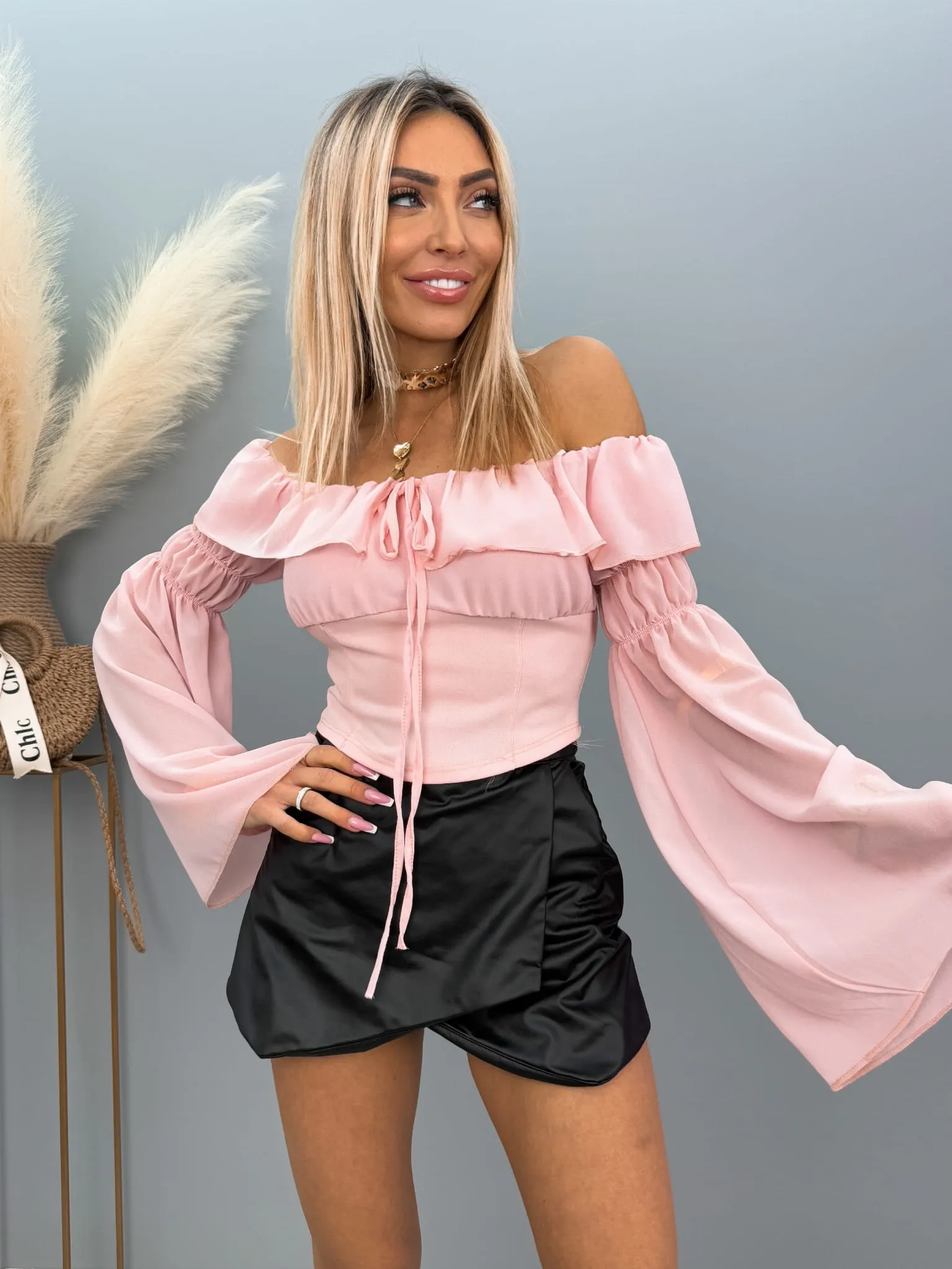 Bluzka hiszpanka z szerokimi rękawami pudrowa Terra W12 (Wariant rozmiar + kolor: Uniwersalny; Kolor: Różowy)