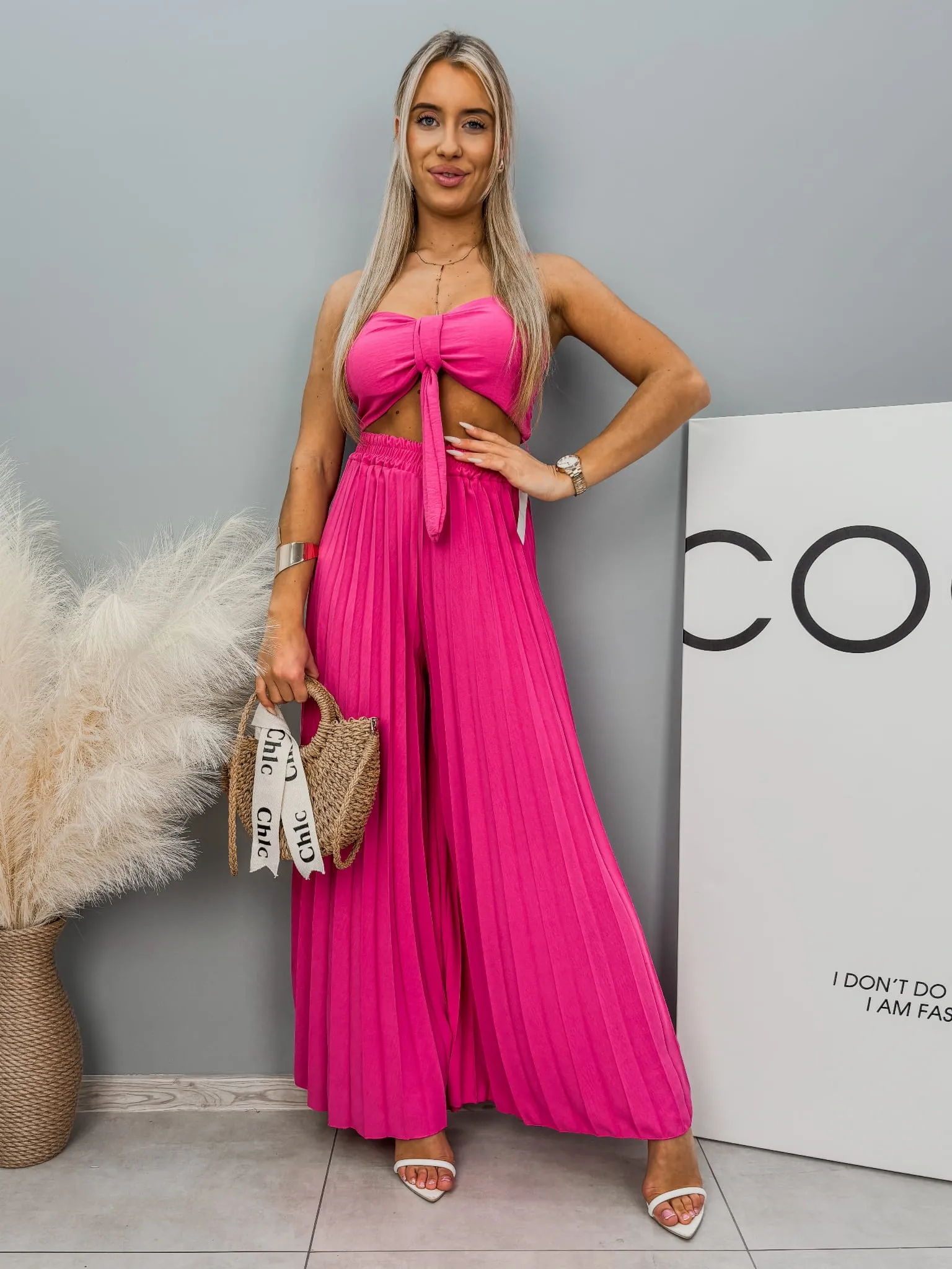 Komplet z plisowanymi spodniami i wiązanym topem fuksja Savanna W7 (Wariant rozmiar + kolor: Uniwersalny; Kolor: Różowy)