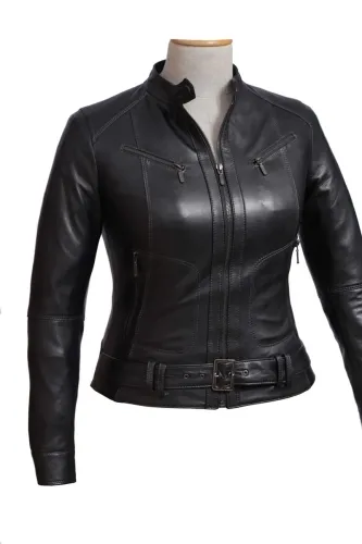 SAR450 - czarna damska kurtka skórzana z paskiem na klamrę DORJAN