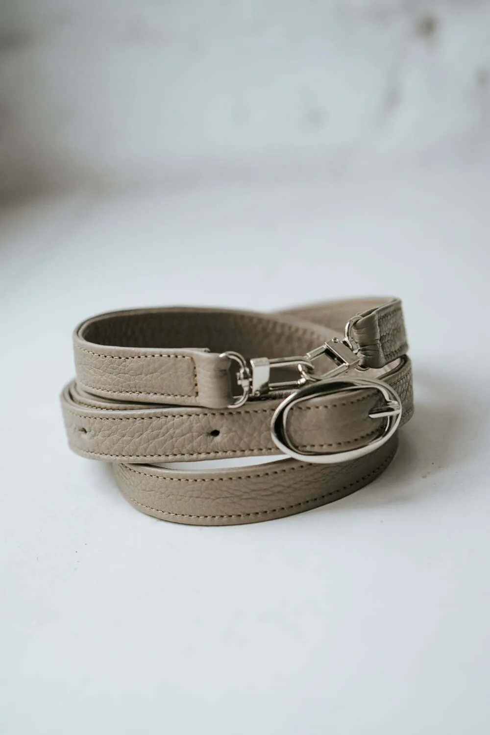 SKÓRZANY PASEK DO TOREBKI - regulowany - beżowy