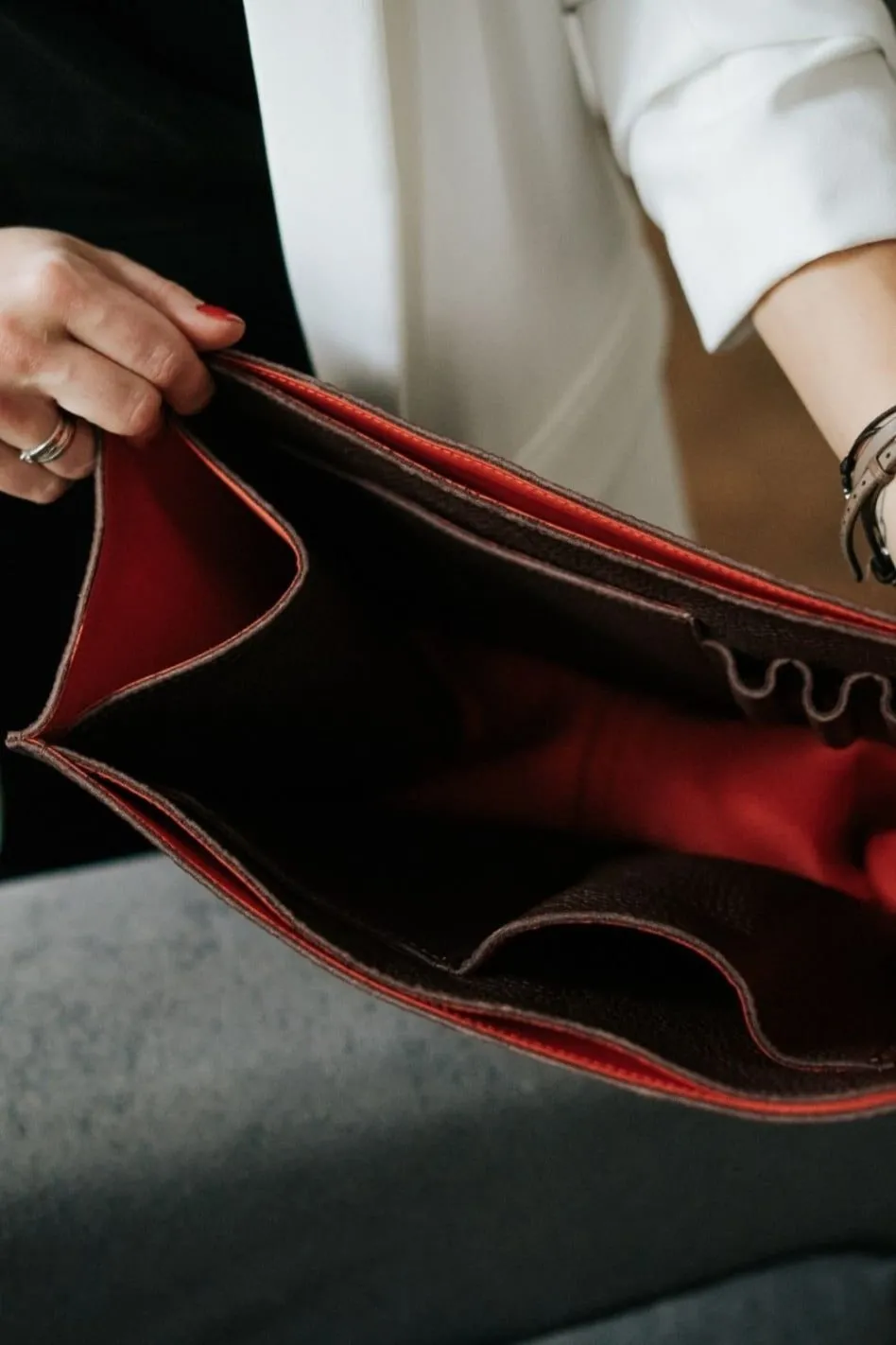 SORT IT OUT - skórzany organizer do torebki - ciemny brąz