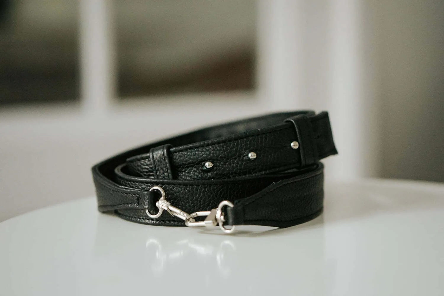 SKÓRZANY PASEK DO TOREBKI - szeroki - regulowany - czarny