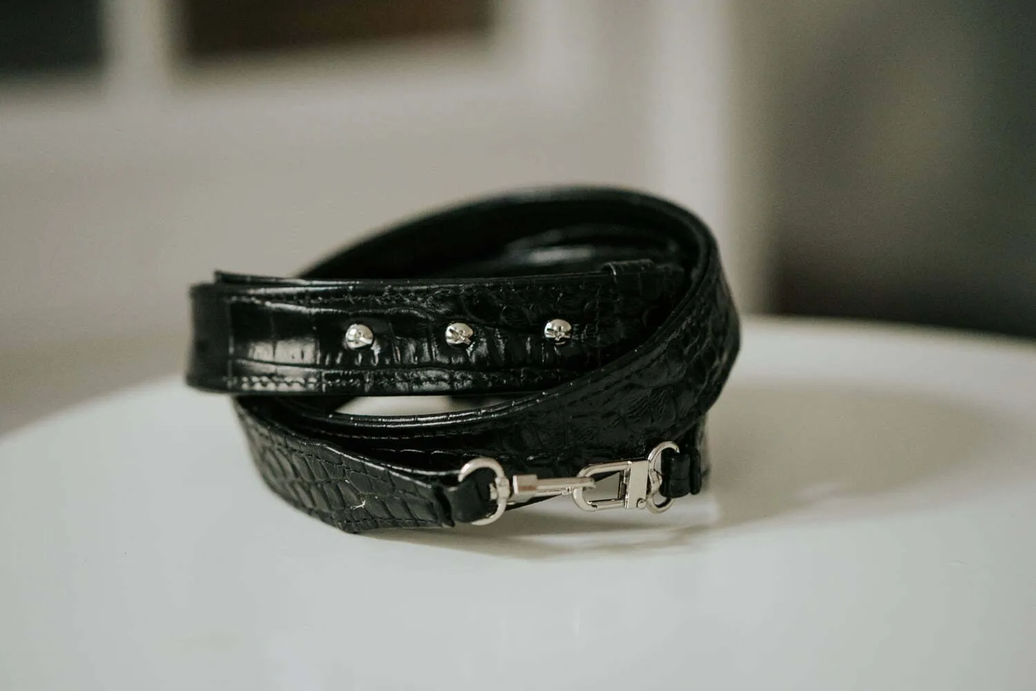 SKÓRZANY PASEK DO TOREBKI - szeroki - regulowany - czarny - krokodyl