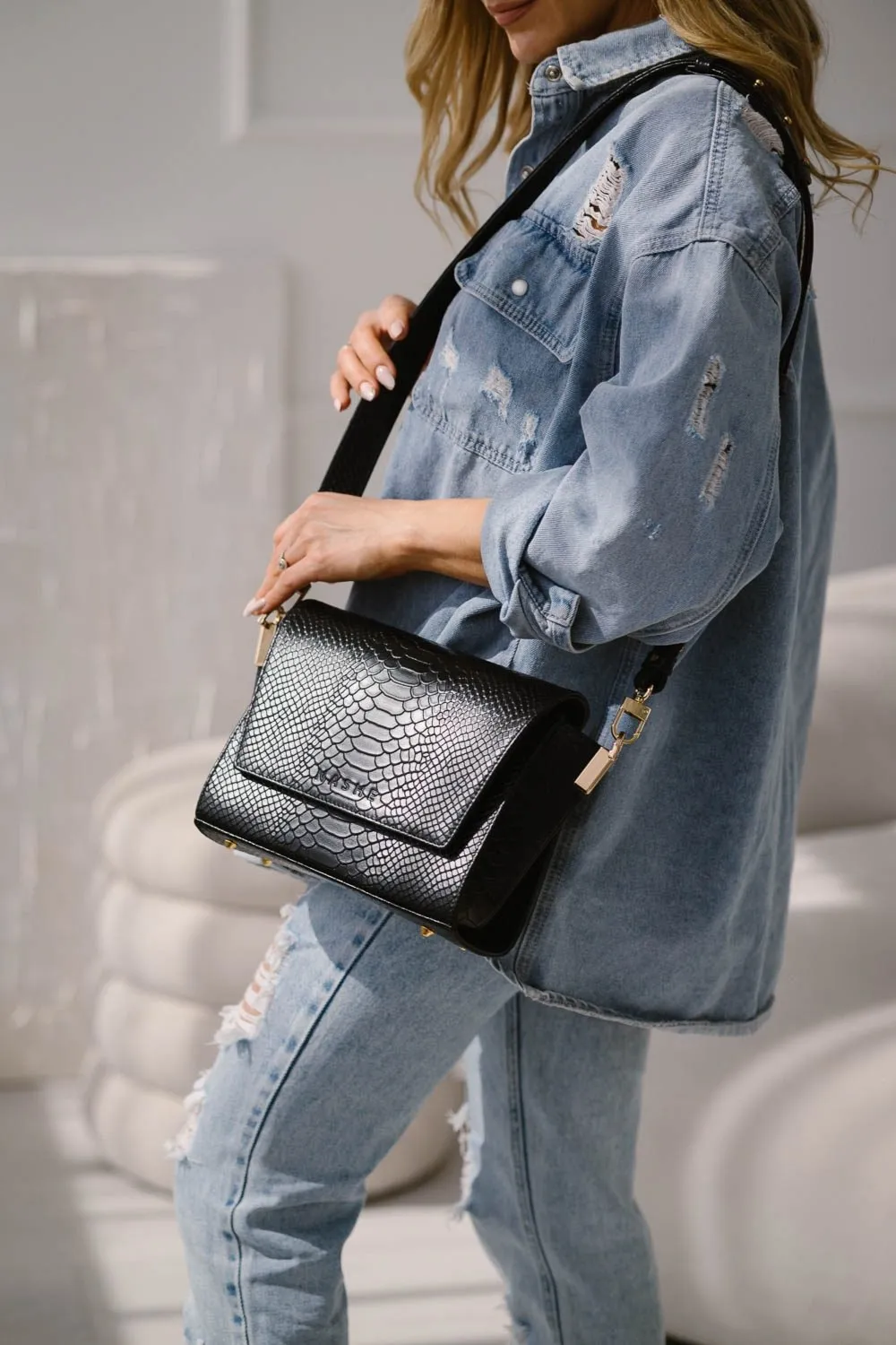 SWITCH BOX - skórzana torebka - czarna - tłoczona - srebrne okucia