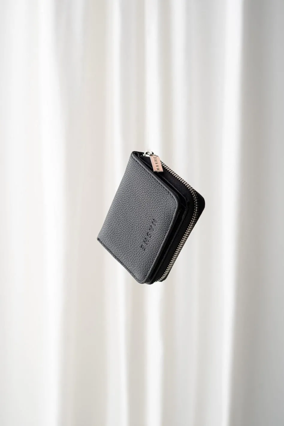 PORTFEL SKÓRZANY MAŁY - no.1 - czarny - srebrne okucia - czerwona