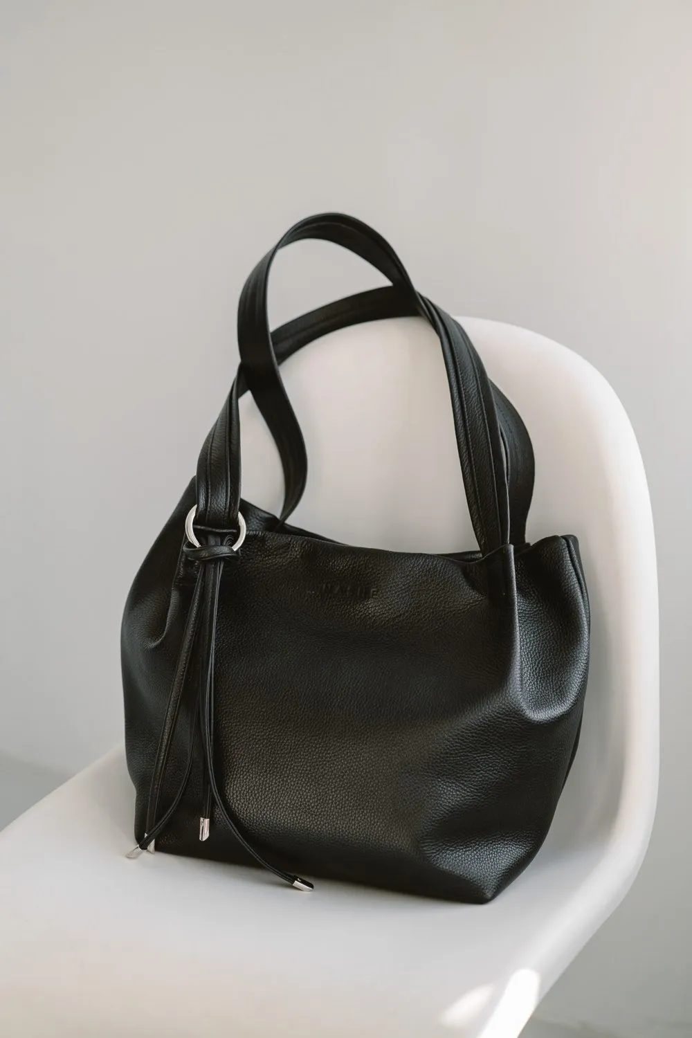 SOFTIE BAG - skórzana torebka szoperka - czarna