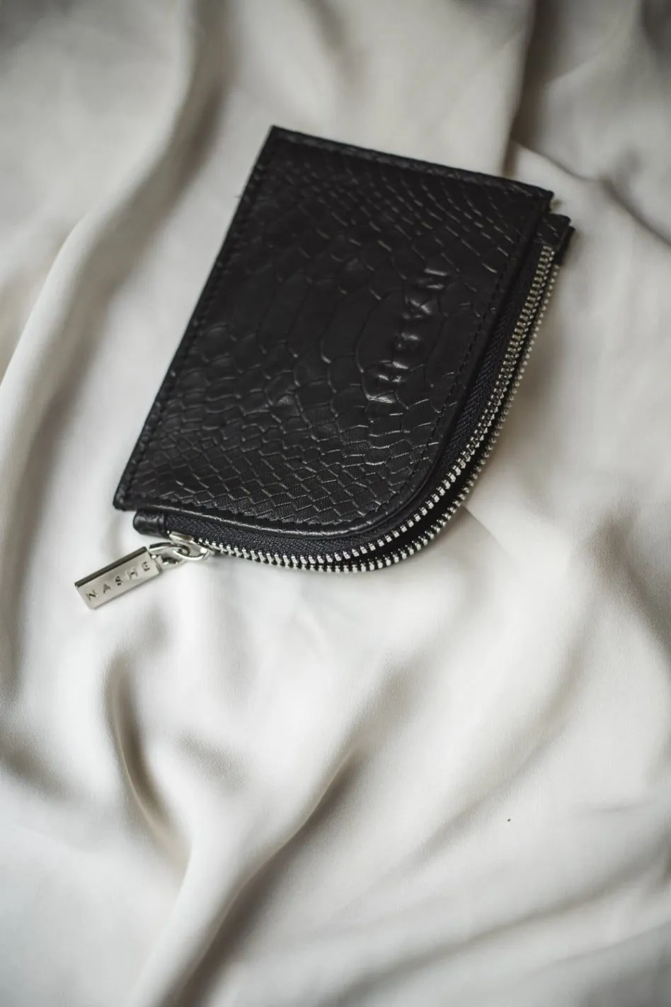 Portfelik - etui na karty - skóra czarna - tłoczona