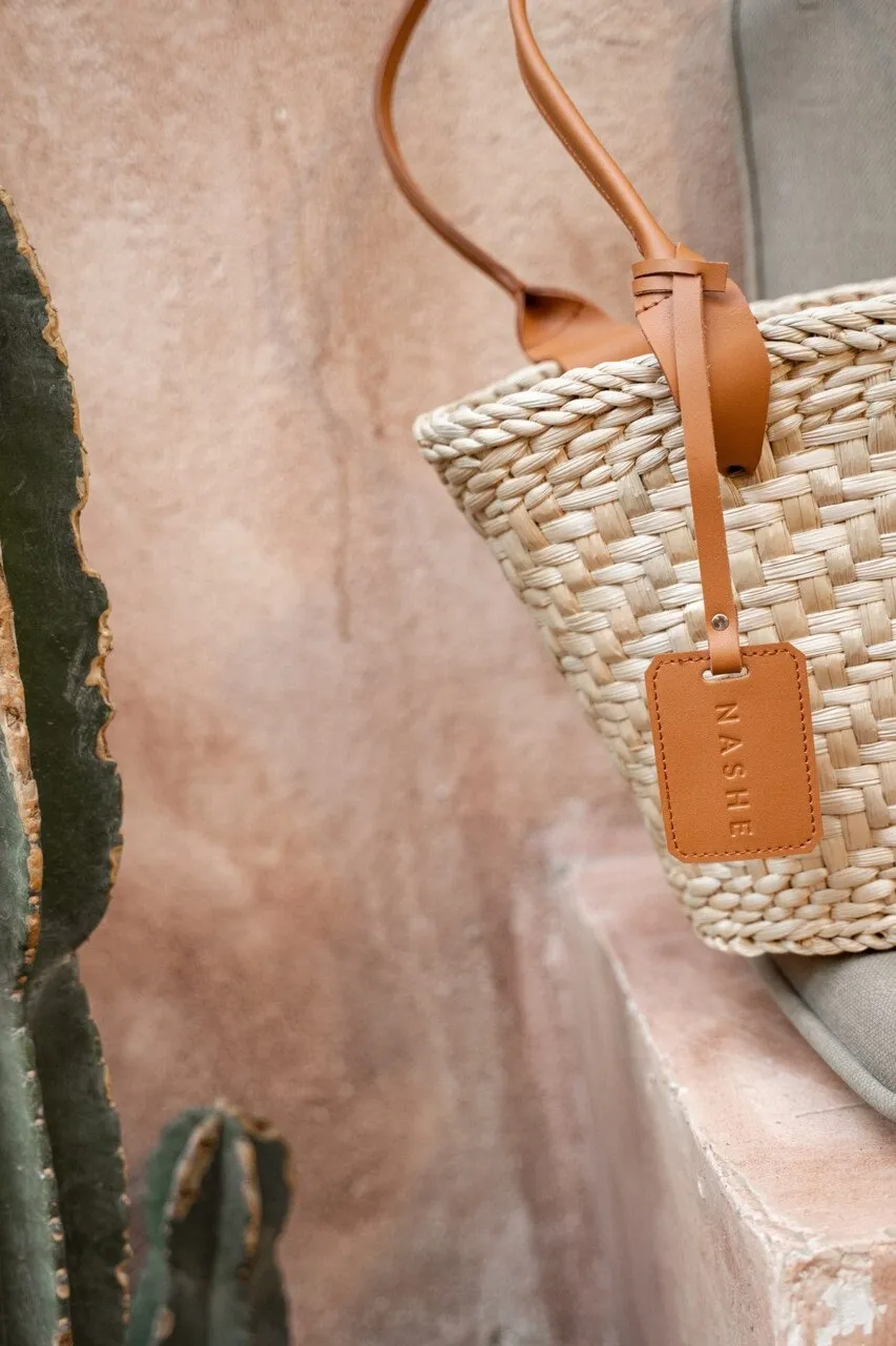 OH MY KOSH! - większy pleciony koszyk z rogożyny - skóra - brąz - Złoto