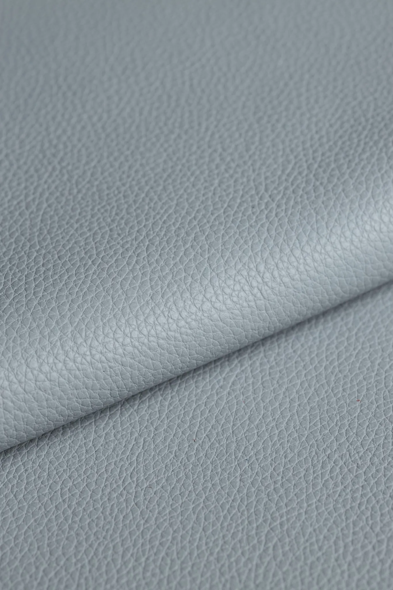 CHWOST - skórzany brelok do torebki - jasny szary