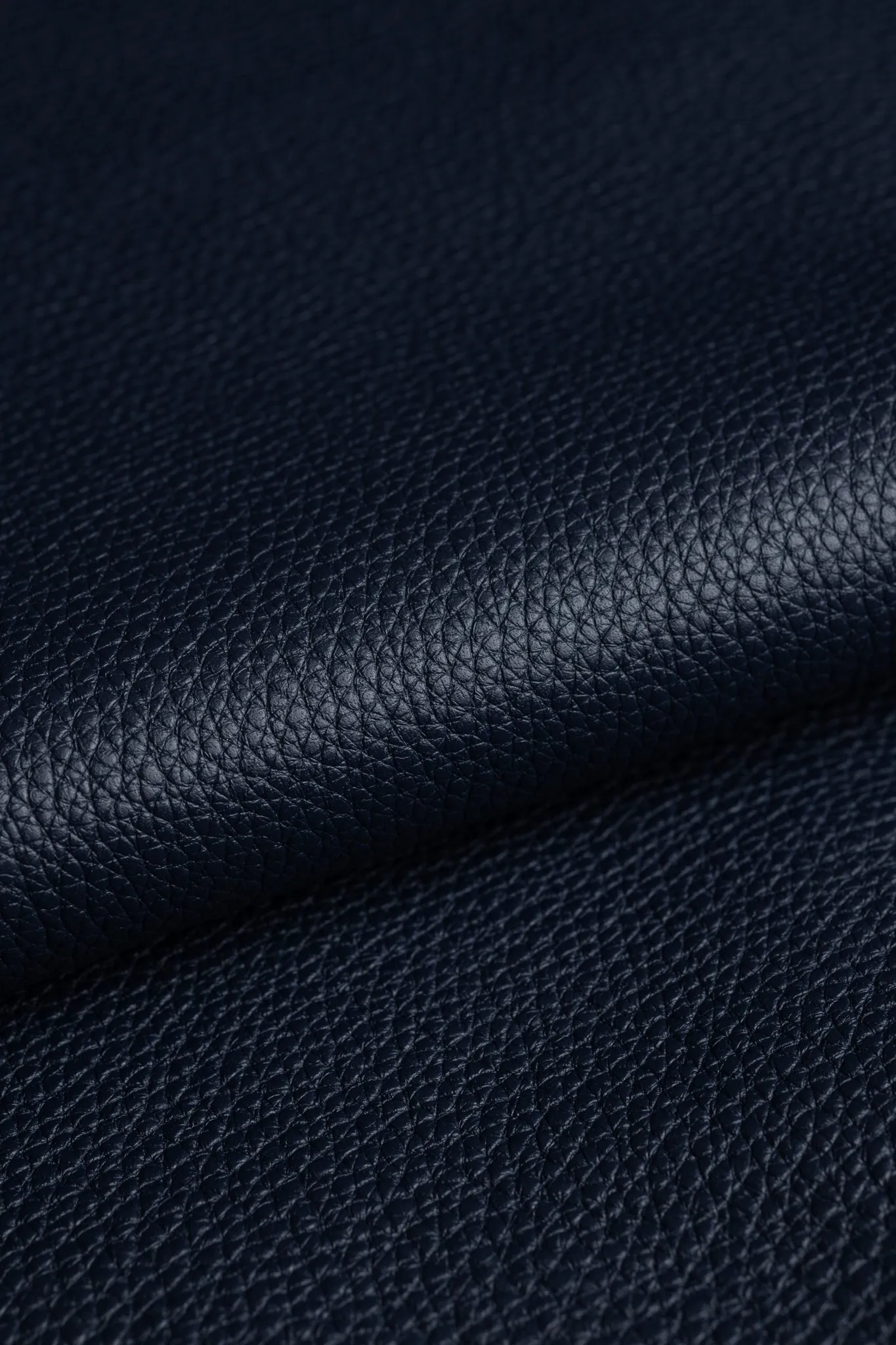 CHWOST - skórzany brelok do torebki - granatowy