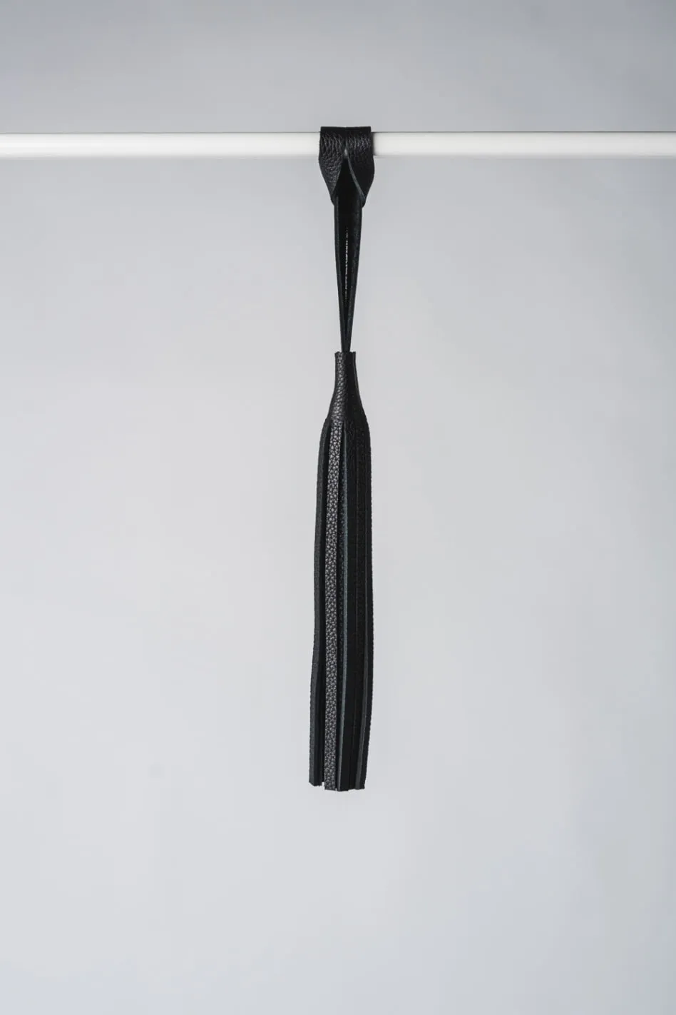 CHWOST - skórzany brelok do torebki długi