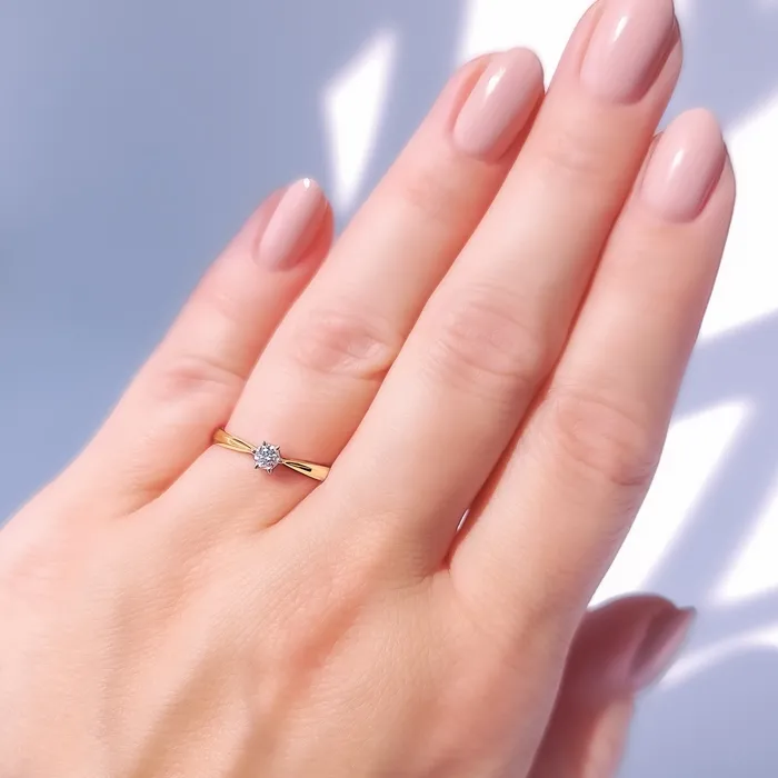 Pierścionek zaręczynowy z żółtego i białego złota z brylantem AP-6616ZB, F/VS