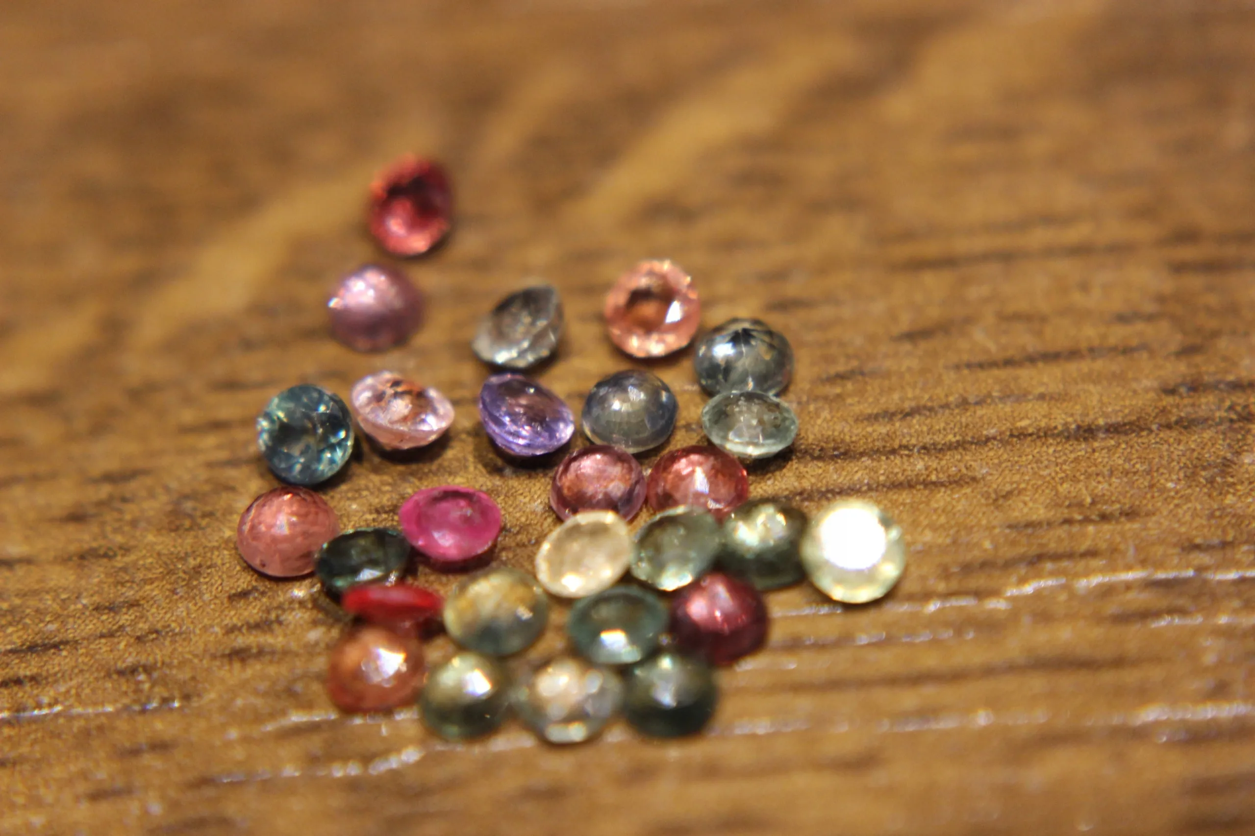 Szafiry kamienie naturalne 3.05ct 27szt