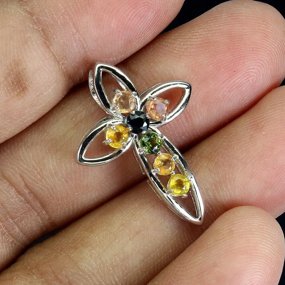 Delikatny wisiorek krzyż srebrny naturalne szafiry Songea 925