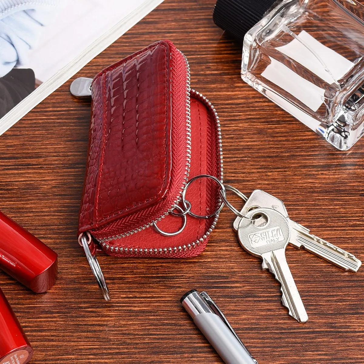 Czerwone Etui na Klucze z lakierowanej skóry od Jennifer Jones, małe i Pojemne