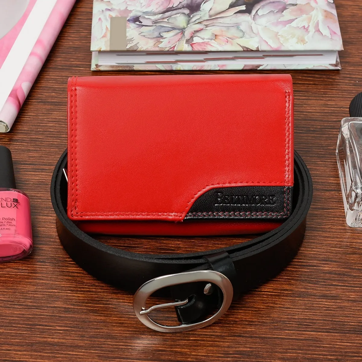 Elegancki damski zestaw skórzany w kolorze czarnym, zawierający portfel i pasek