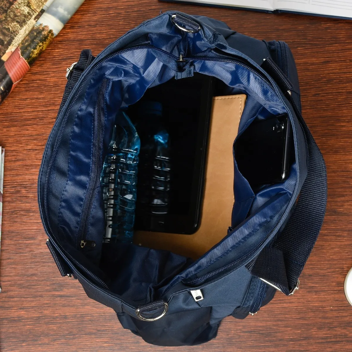 Damska Torebka na ramię Beltimore w kolorze granatowym Granatowa Torebka Damska Beltimore, lekką i pojemną, przeznaczona do noszenia na ramię