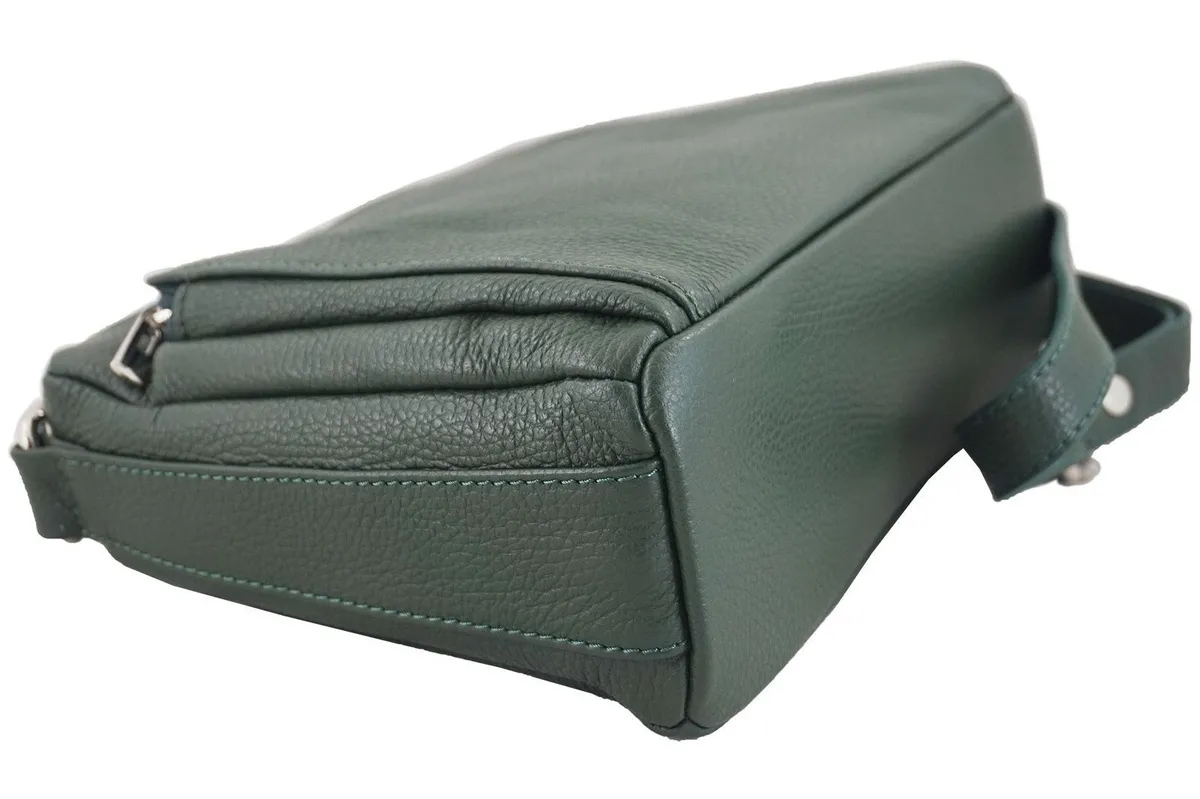 Pudroworóżowa listonoszka skórzana z dwiema komorami oraz regulowanym paskiem