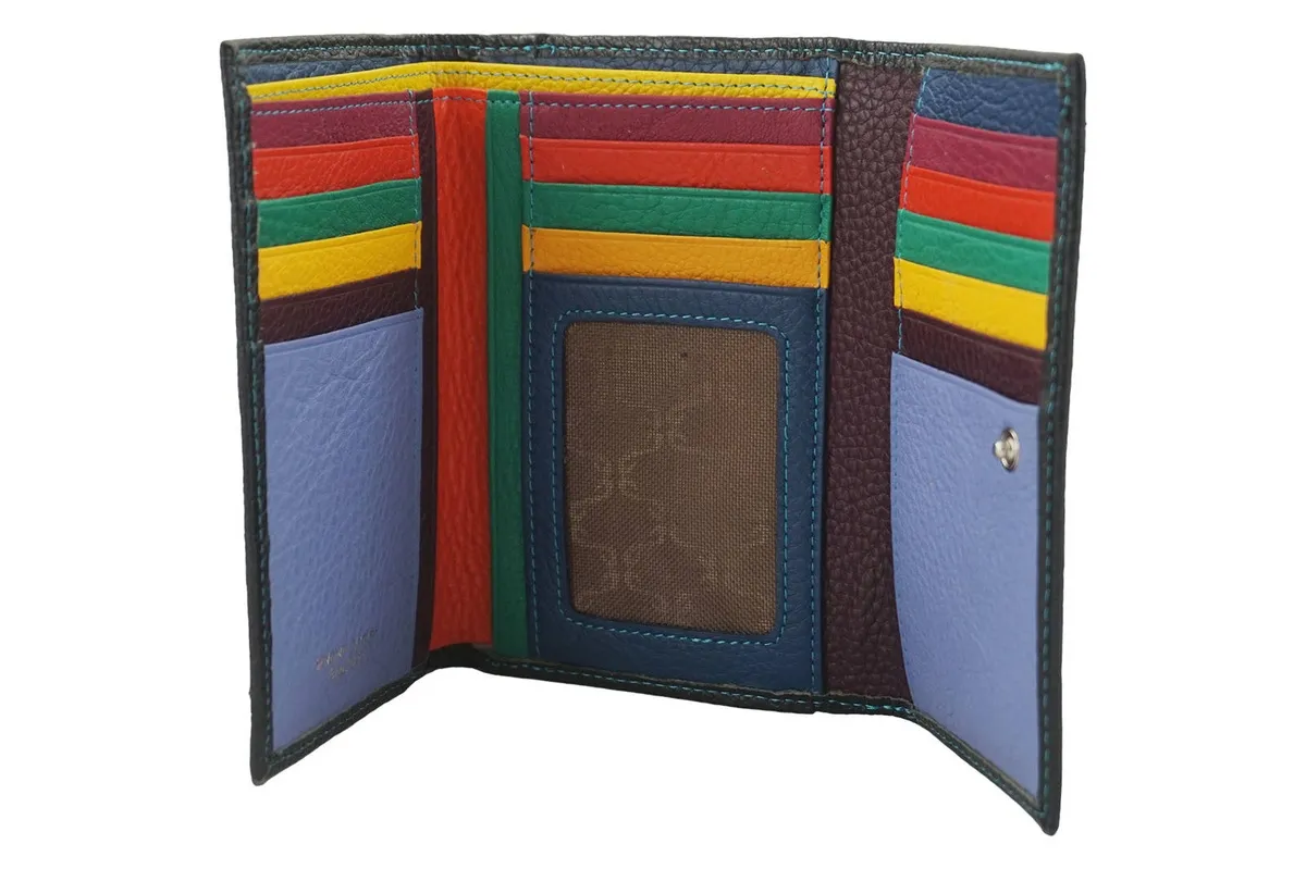 Fioletowy portfel damski ze skóry licowej, wygodnie pomieści dokumenty i karty