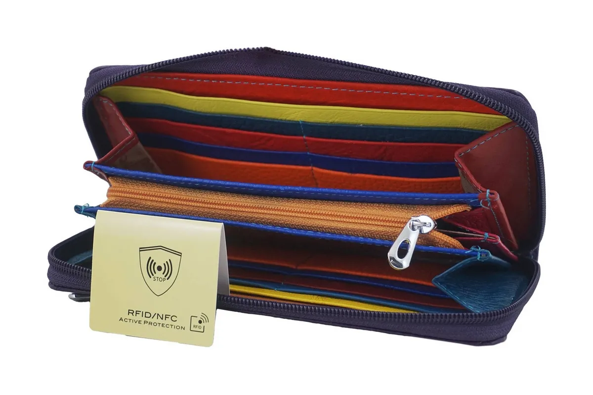 Fioletowy portfel ze skóry licowej z ochroną RFID, idealny do eleganckiej torebki