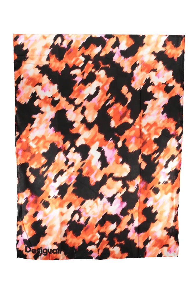 Różowy szalik Desigual z nadrukiem, delikatny materiał 100% poliester, wymiar 180x96 cm