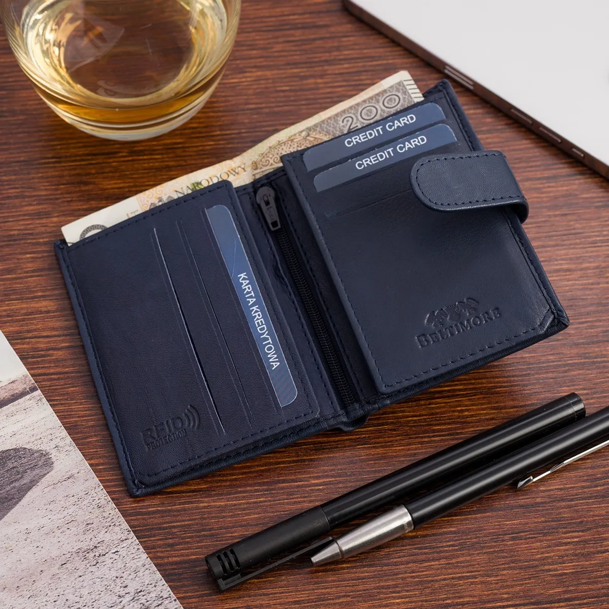 Pionowy, Granatowy portfel skórzany męski rfid Beltimore D53 z zapinką
