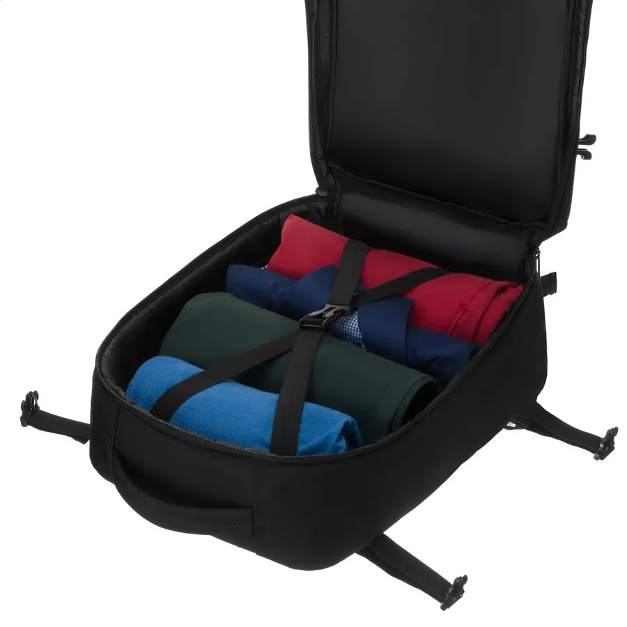 Kompaktowy czarny plecak Podróżny Peterson zaprojektowany jako bagaż podręczny o pojemności 24L