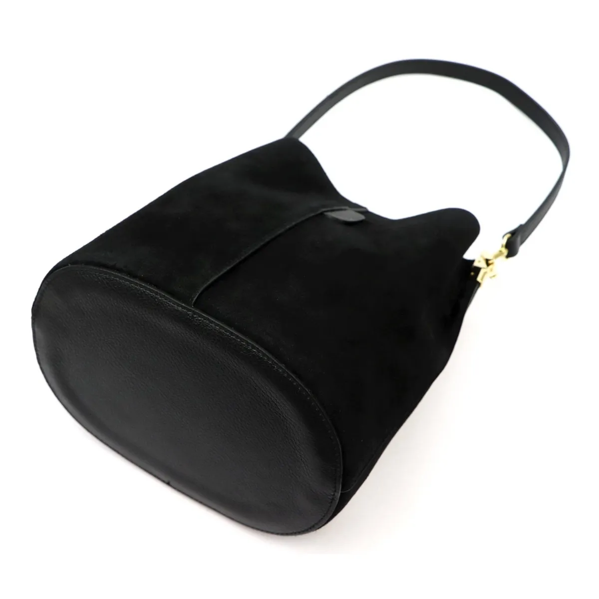 Czarna torebka listonoszka wykonana ze skóry zamszowej, elegancka i funkcjonalna