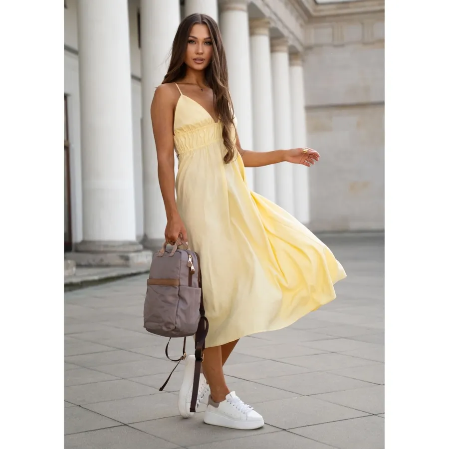 Nylonowy, beżowy plecak damski na regulowanych szelkach zamykany suwakiem - Peterson