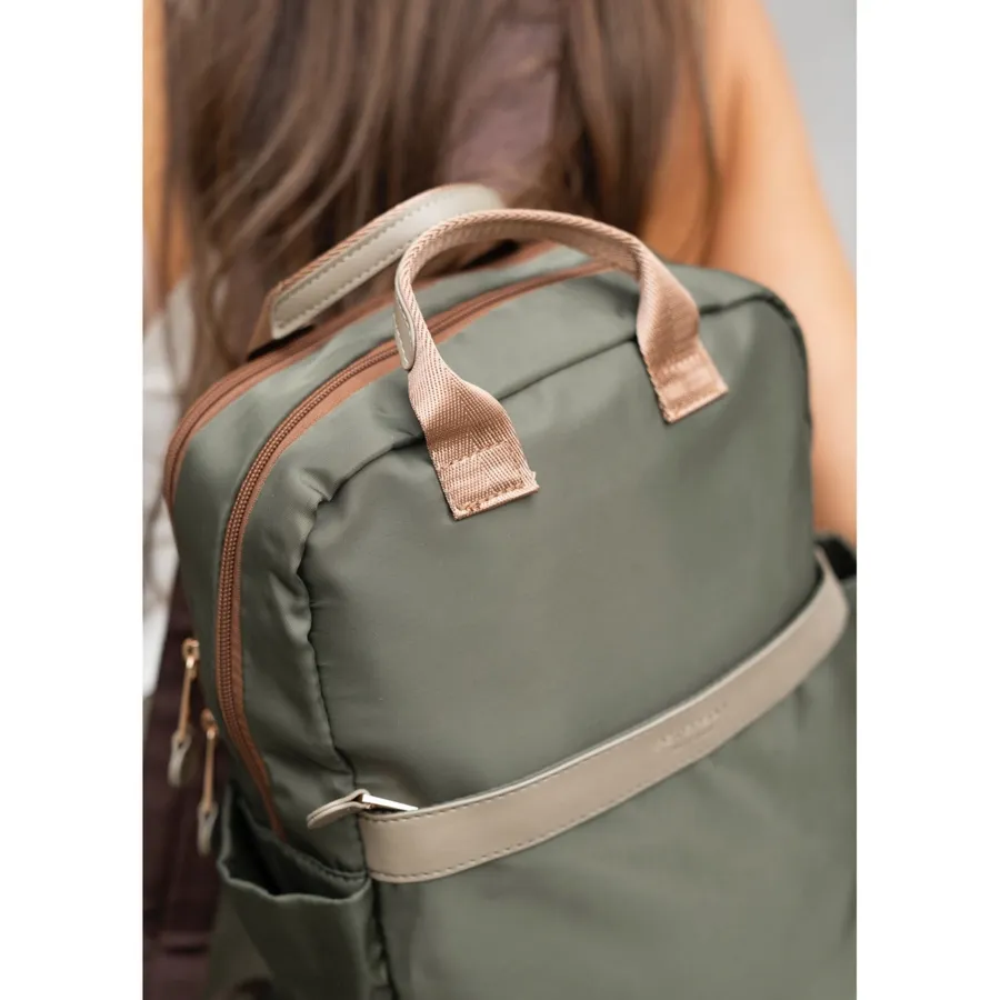 Plecak damski z nylonu w zielonym kolorze zamykany suwakiem - Peterson