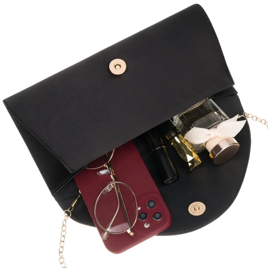 Kopertówka damska wykonana z tkaniny syntetycznej w czarnym kolorze - Rovicky