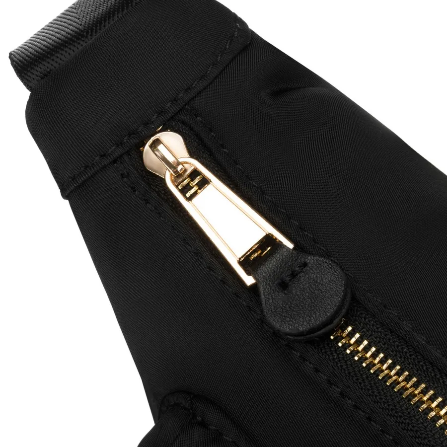 Czarna listonoszka damska wykonana z nylonu, zawieszona na regulowanym pasku - Peterson