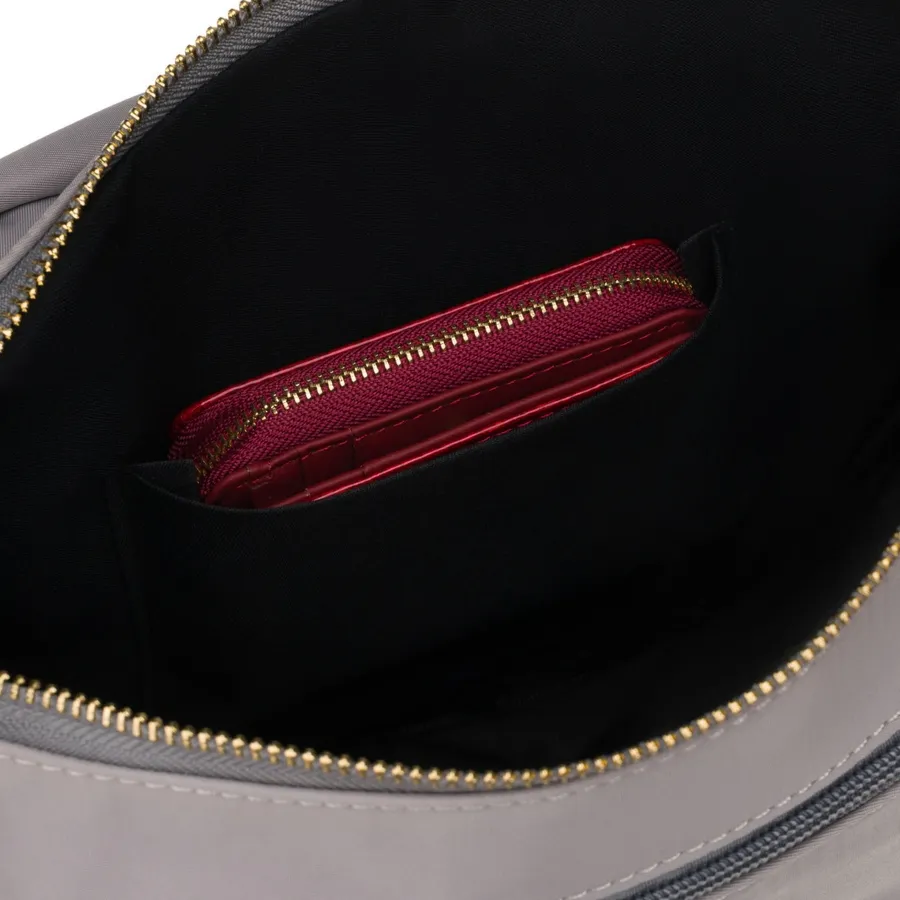 Szara torebka damska z nylonu, zawieszona na regulowanym pasku i zamykana suwakiem - Peterson