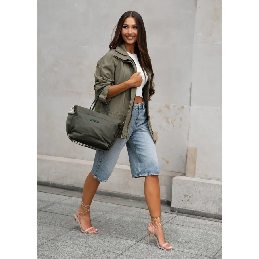 Zielona shopperka damska z nylonu, jednokomorowa z doczepianym, regulowanym paskiem - Peterson