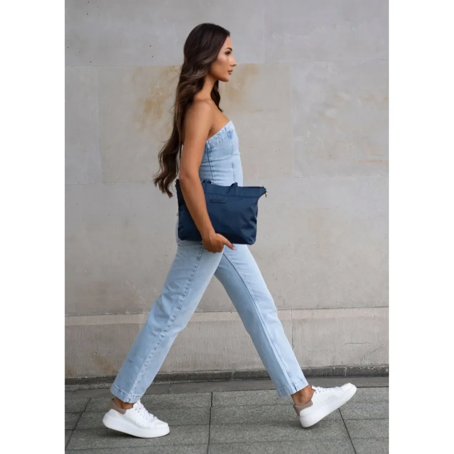 Shopperka damska w granatowym kolorze zamykana klipsem magnetycznym - Peterson