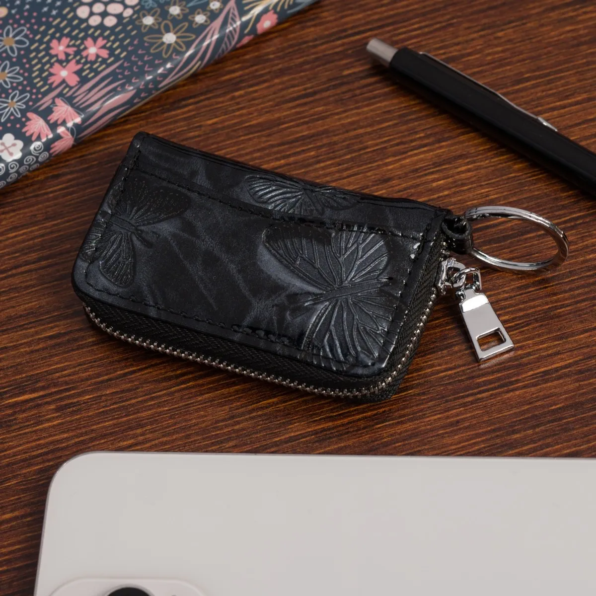 Skórzane etui na klucze skóra naturalna damskie pojemne F19 czarne motyle