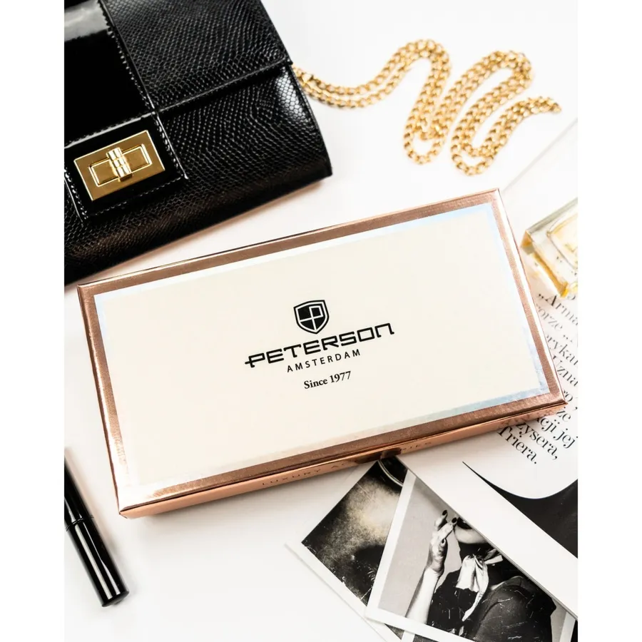 Portfel damski ze skóry ekologicznej w granatowym kolorze z systemem RFID - Peterson