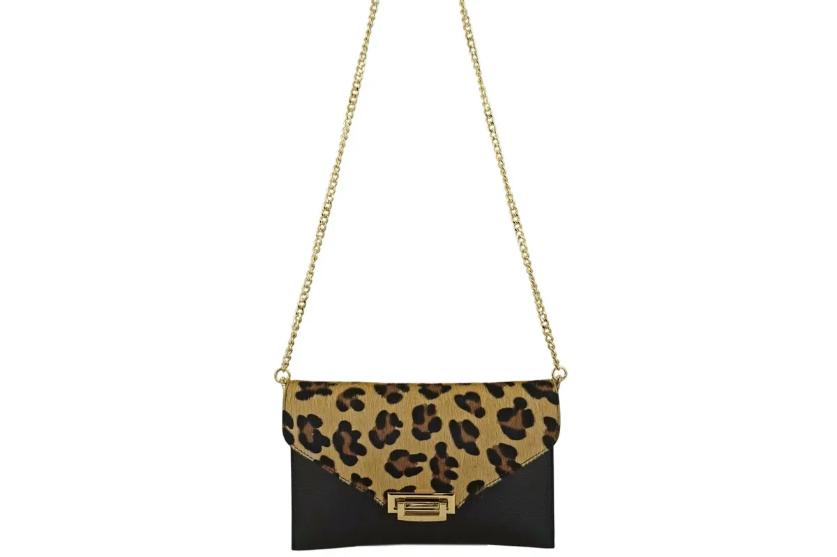 Kopertówka damska z motywem panterki - Czarna