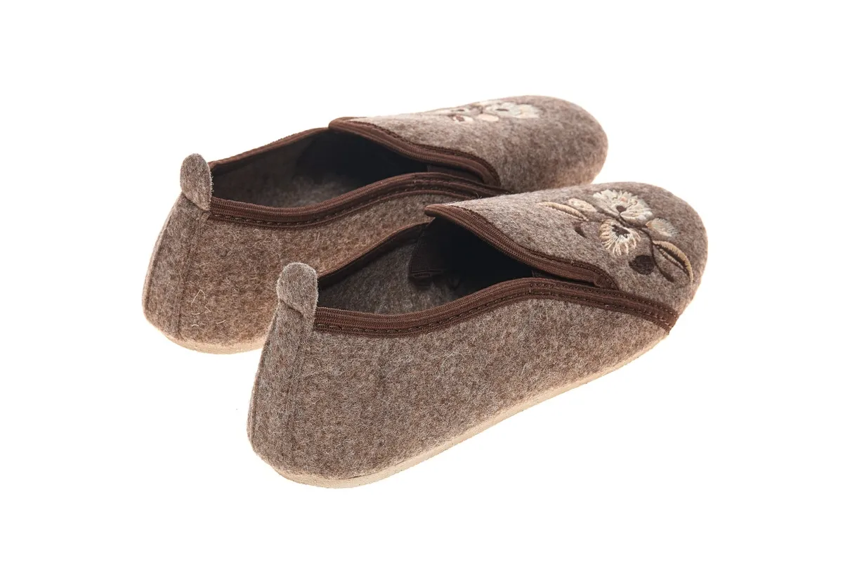 Bambosze damskie z gumką filc domowe kapcie zabudowane Wójciak Podhale