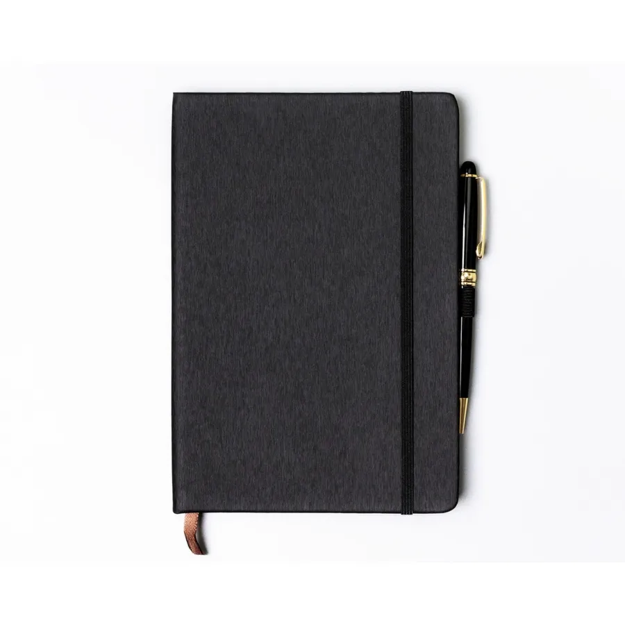 Czarny notes w formacie A5 zadrukowany w linie - Peterson