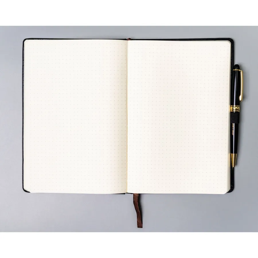 Czarny notes w twardej oprawie formacie A5 zadrukowany w kropki - Peterson