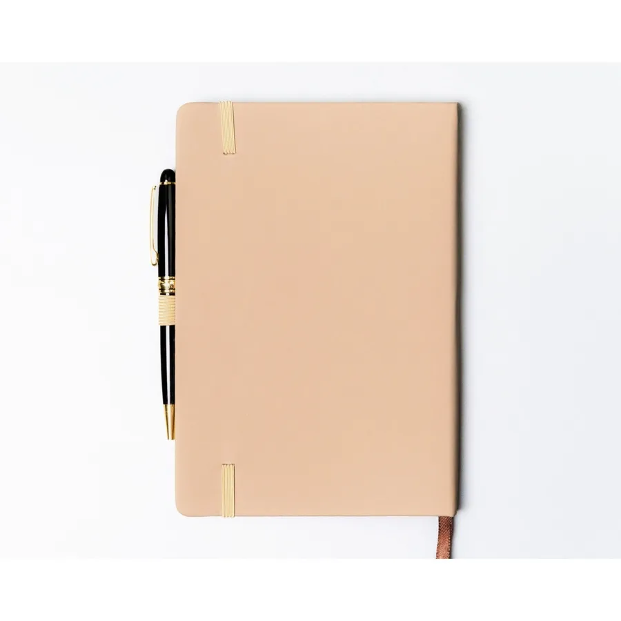 Notes w twardej oprawie w kolorze khaki i w formacie A5 zadrukowany w kropki - Peterson