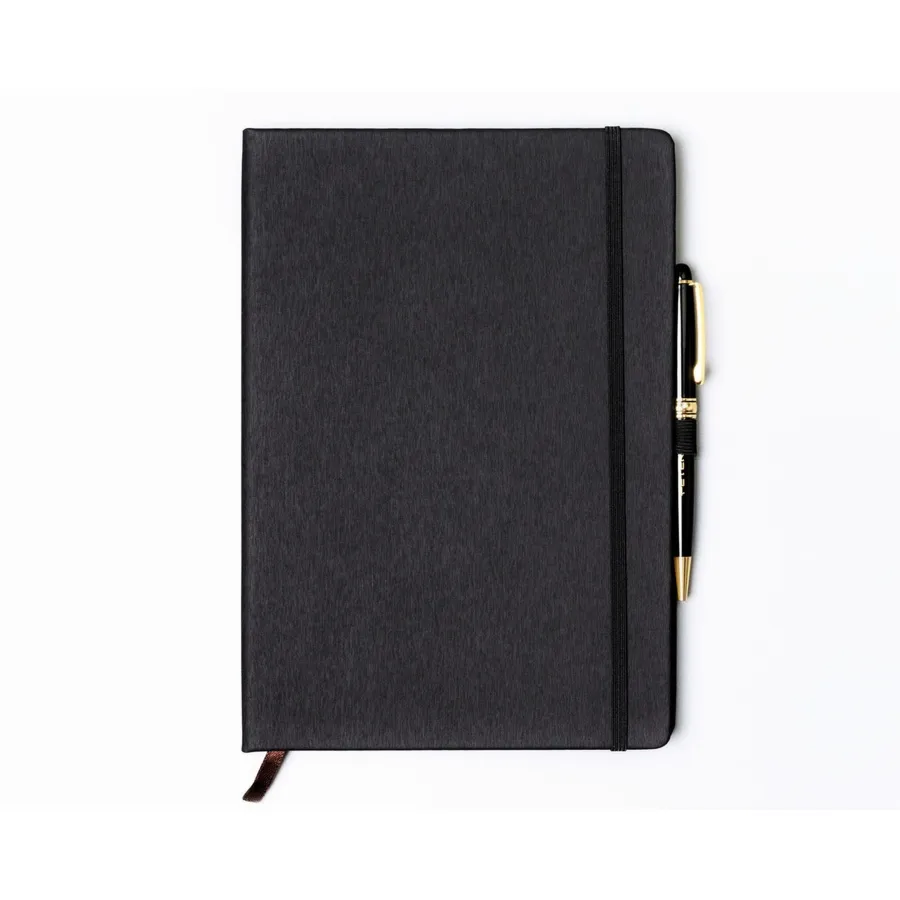 Czarny notes w formacie B5 zadrukowany w kropki, wyposażony w gumkę zamykającą - Peterson