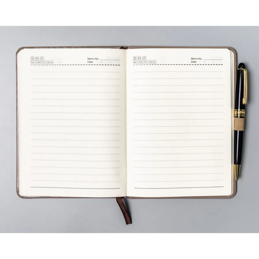 Notes w formacie B6 w kolorze khaki zadrukowany w linie, wyposażony w pętelkę na długopis - Peterson