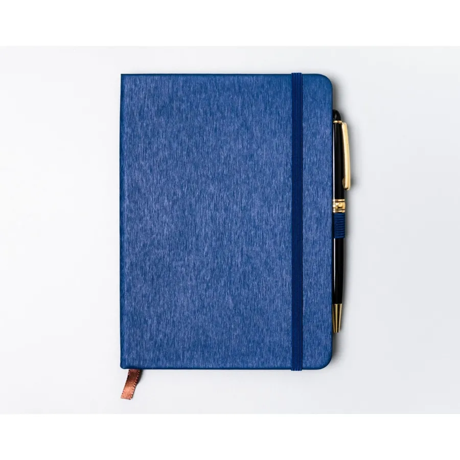 Notes w twardej oprawie w formacie B6 w granatowym kolorze,zadrukowany w kropki - Peterson