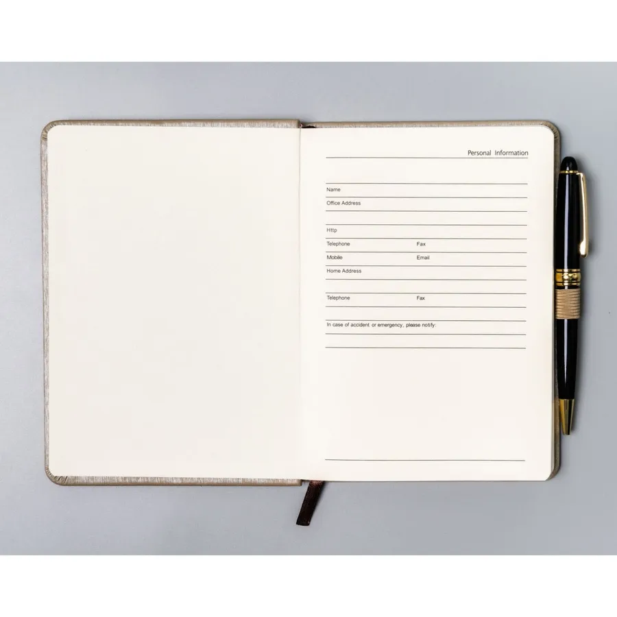 Beżowy notes w formacie B6 zadrukowany w linie, wyposażony w gumkę zamykającą - Peterson