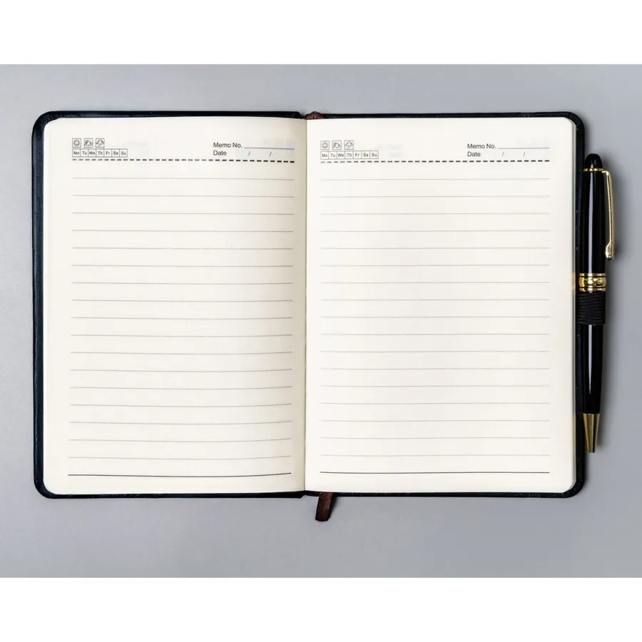 Czarny notes w formacie B6 zadrukowany w linie, wyposażony w pętelkę na długopis - Peterson