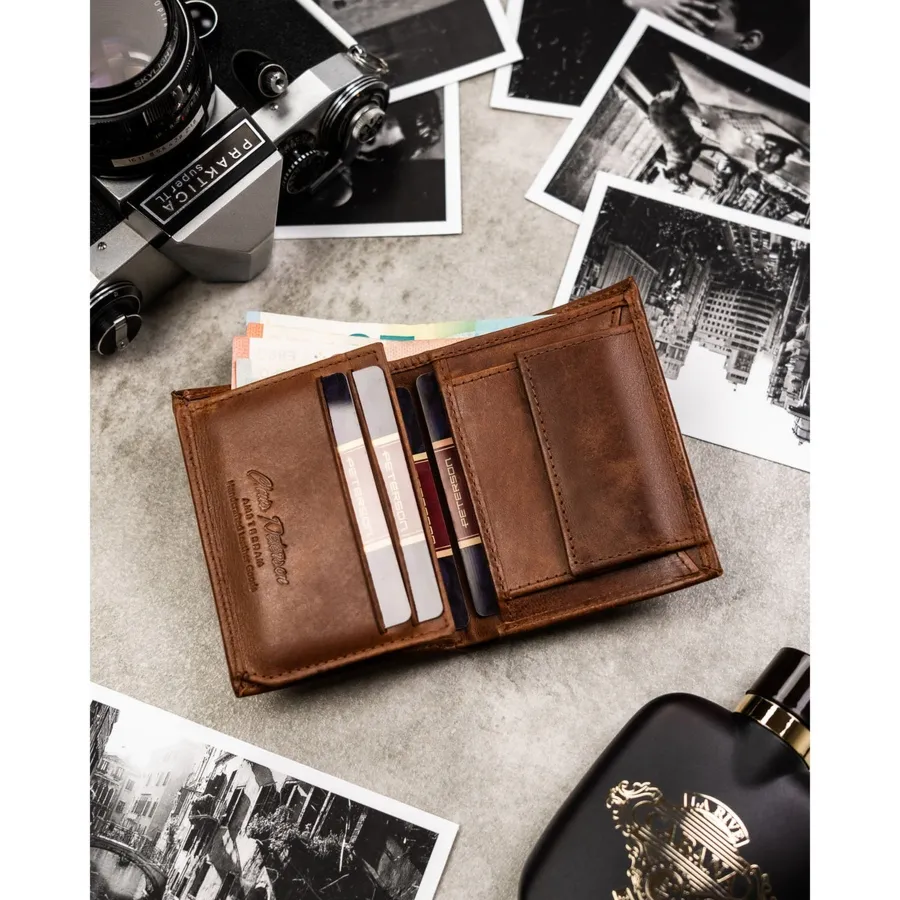 Pionowy, jasnobrązowy portfel męski ze skóry naturalnej wyposażony w system RFID - Peterson